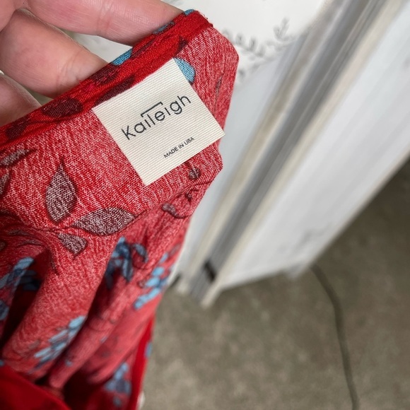 Kaileigh Women's Size Large Red Tie Long Sleeve Shirt Top Floral - Picture 3 of 4